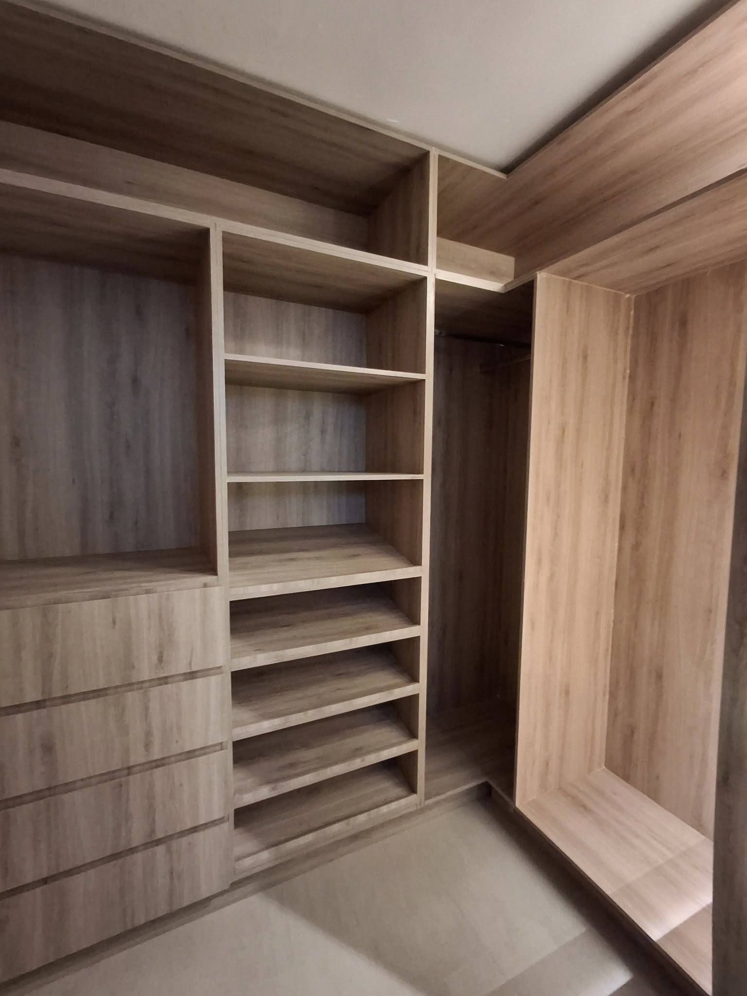 Closet moderno - BERIT Interiores